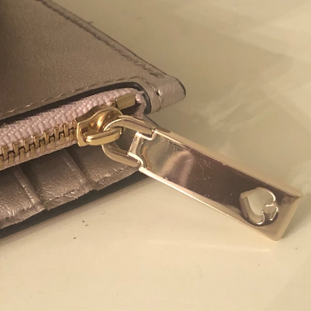 KATE SPADE PINK LEATHER SCALLOP WALLET ~ LARGE ~ 14 CARD SLOTS ~ GOLD INTERIOR - Picture 8 of 10